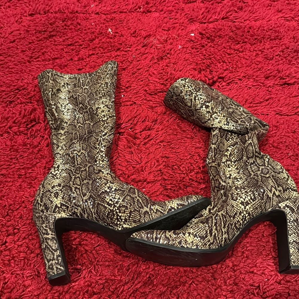 Python design boots with block heel
